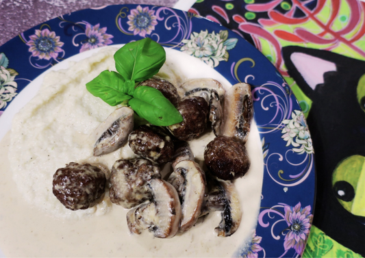 Meatballs with cauliflower puree and mushroom sauce